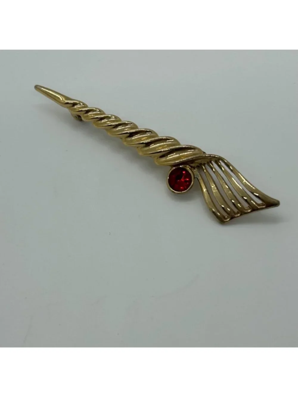Vintage 1980s Abstract Brooches Pin Textured Gold Tone Swirl Leaf Red Rhinestone